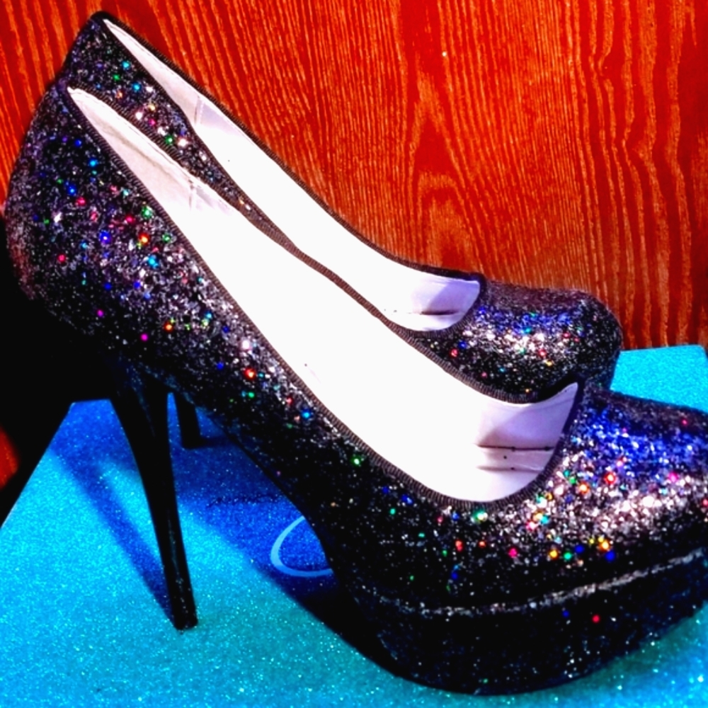 • Brand: Qupid • Size 8 • Color: Blk Glitter